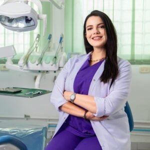الدكتورة نبية عزيزي – طبيبة أسنان في دوسلدورف