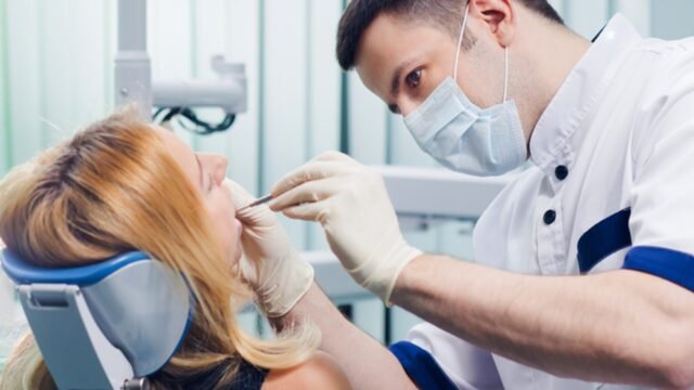 د. أحمد المعاوين – طبيب أسنان عربي متمرس في هامبورغ Eppendorf